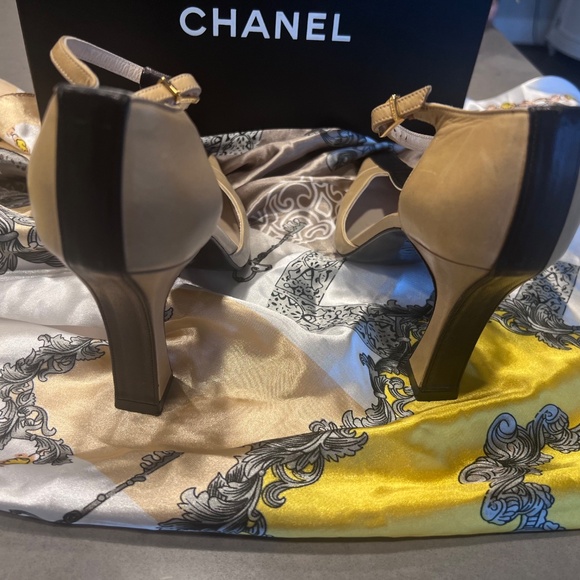 CHANEL High Heel in Beige and Black Smoothie Lamb Leather US 8 - Picture 2 of 7
